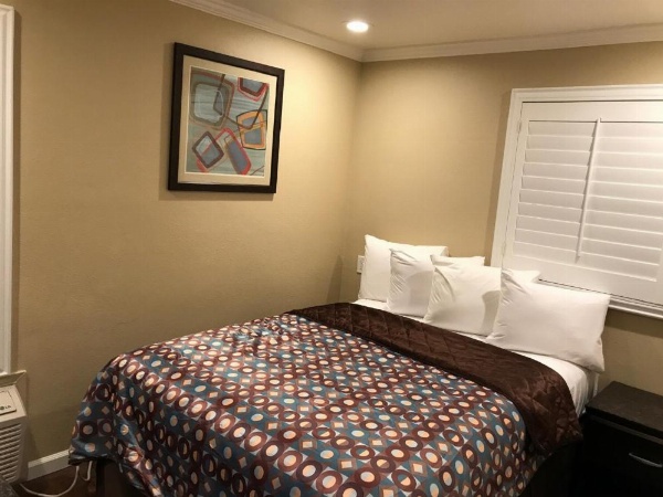 Berkshire Motor Hotel image 20